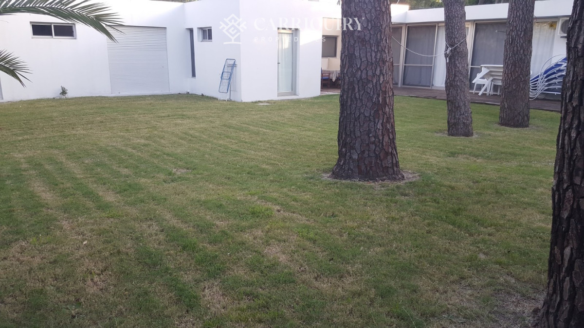 Casa ID.5502 - SE VENDE MODERNA CASA 3 DORMITORIOS EN CORAZON DE SAN RAFAEL