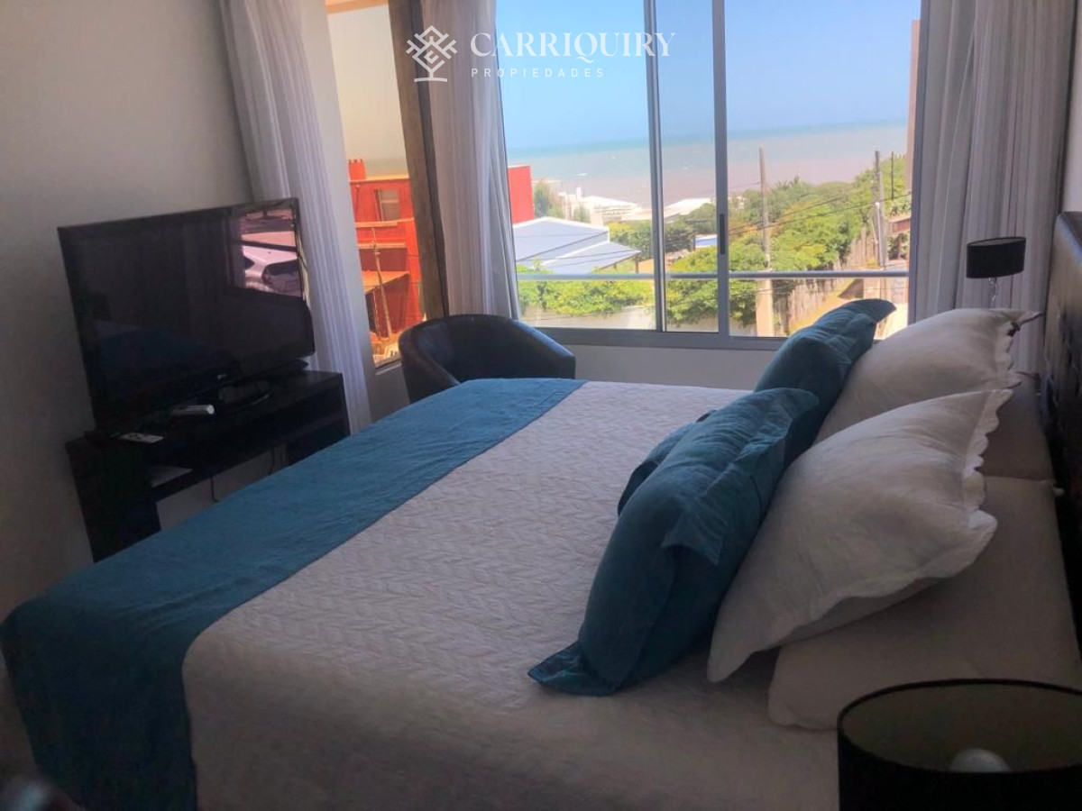 Casa ID.8111/Casa-de-tres-dormitorios-a-metros-del-mar-en-Manantiales-con-piscina-y-parrillero. - Alquiler de casa en manantiales de 3 dormitorios y 2 baños. Piscina y parrillero