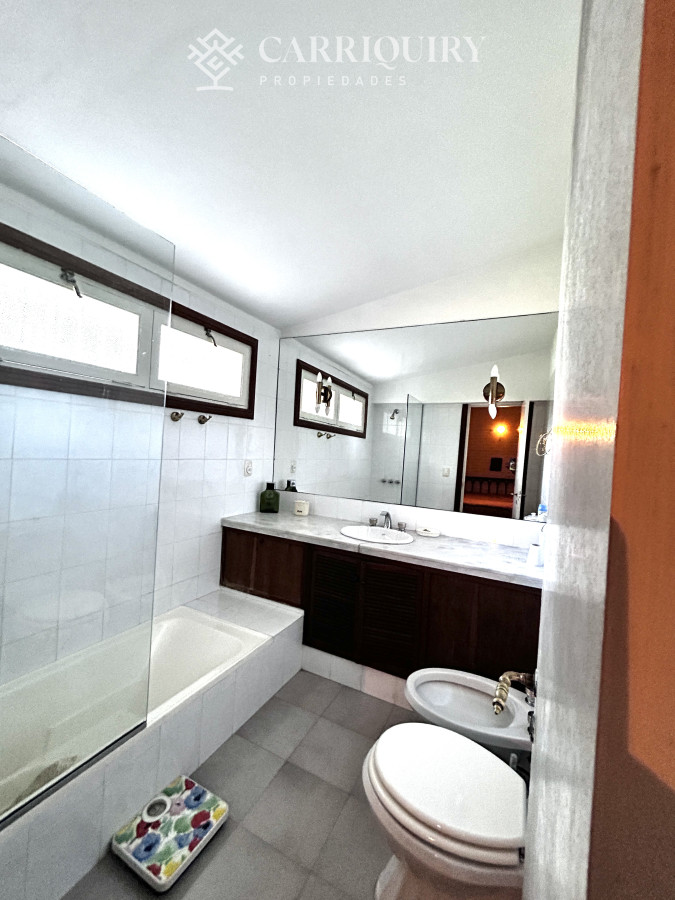 Casa ID.9270/Venta-Casa-4-dormitorios-en-Santa-Monica,-Maldonado - Oportunidad unica frente al golf en punta del este , casa con 4 dormotiros en venta