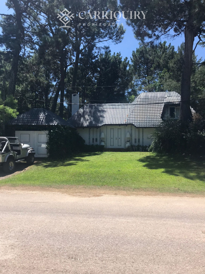 Casa ID.8552 - Venta de  casa en Pinares, cuenta con 4 dormitorios. Pinares, Punta del Este