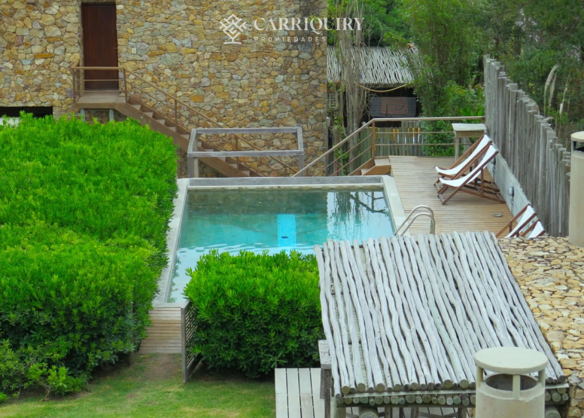 Casa ID.8025/INCREIBE-UBICACION-A-METROS-DE-PLAYA-MANSA-CASA-EN-VENTA-DE-6-DORMITORIOS- - Casa en Alquiler en Manantiales - El Chorro, 2 dormitorios en suite