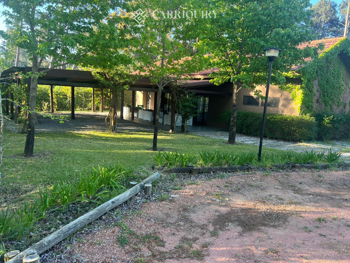Casa ID.9141/Casa-en-,-4-dormitorios-en-la-barra-a-la-altura-de-La-posta-del-Cangrejo.Ref:-5497 - OPORTUNIDAD !!! Casa en venta de 2 dormitorios en Parque Pinares - Punta del Este