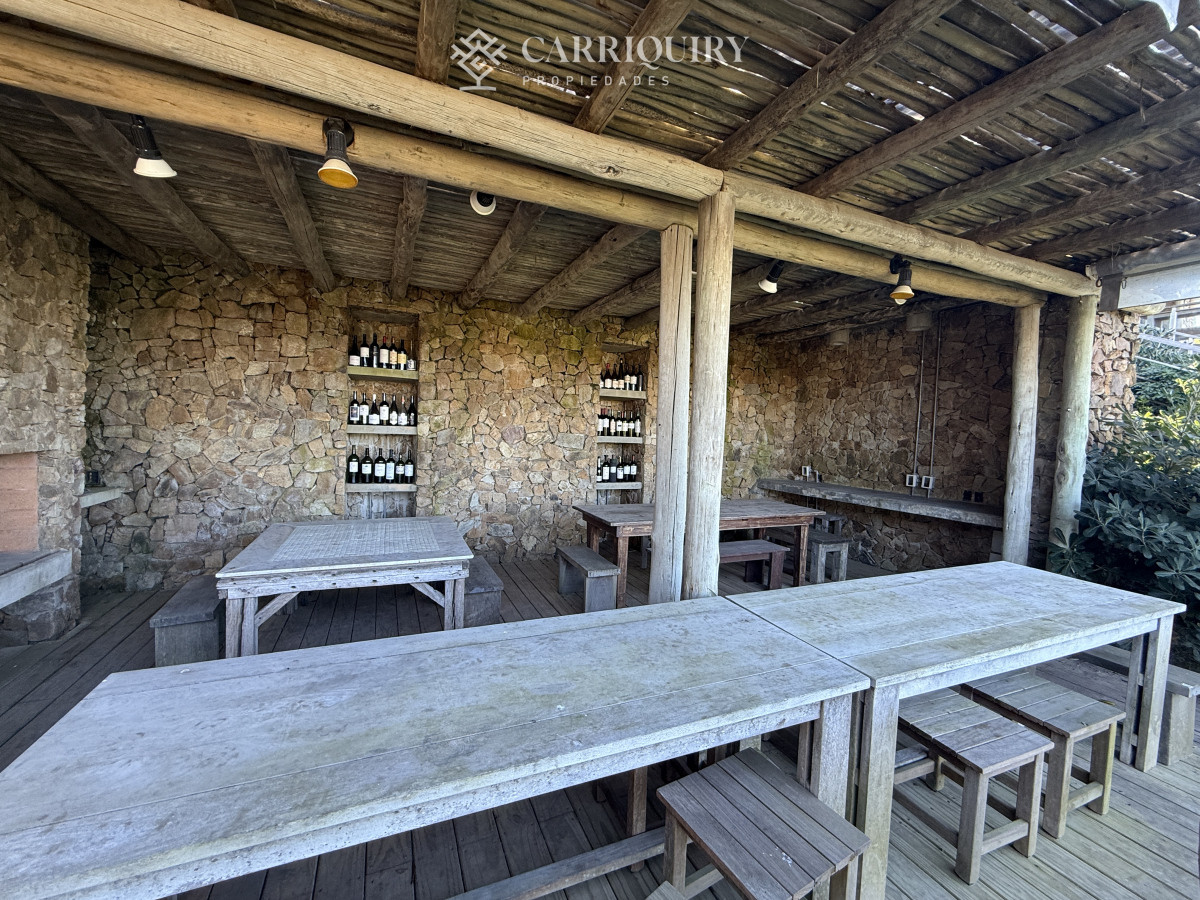 Casa ID.9058/Oportunidad-en-venta-a-estrenar-a-300-mtrs-del-Mar-En-La-Barra-- - Casa Principal con 3 dormitorios, Pisicina, Gimnasio y vista al mar en Mannatiales - El Chorro