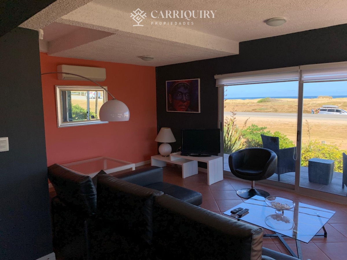 Casa ID.8066 - Casa en venta frente al mar, 3 dormitorios y piscina. Punta Piedra - Manantiales