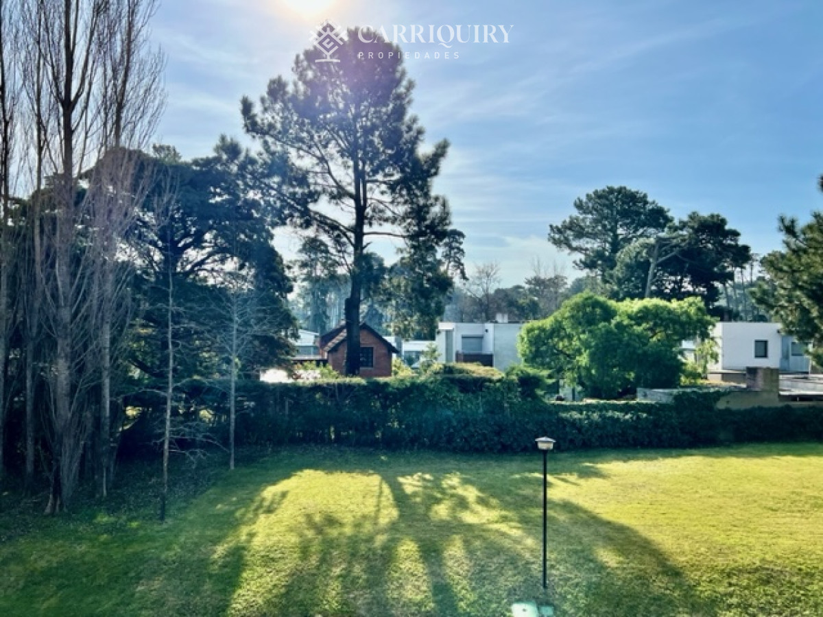 Casa ID.6760 - Casa en venta, punta del este, 2 dormitorios, Barrio privado parque pinares
