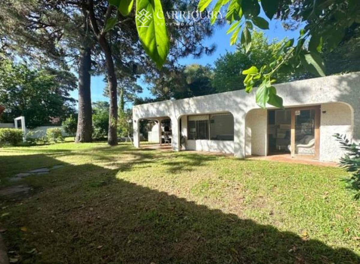 Casa ID.9875 - OPORTUNIDAD CASA EN VENTA 4 DORMITORIOS EN BARRIO CANTEGRIL 