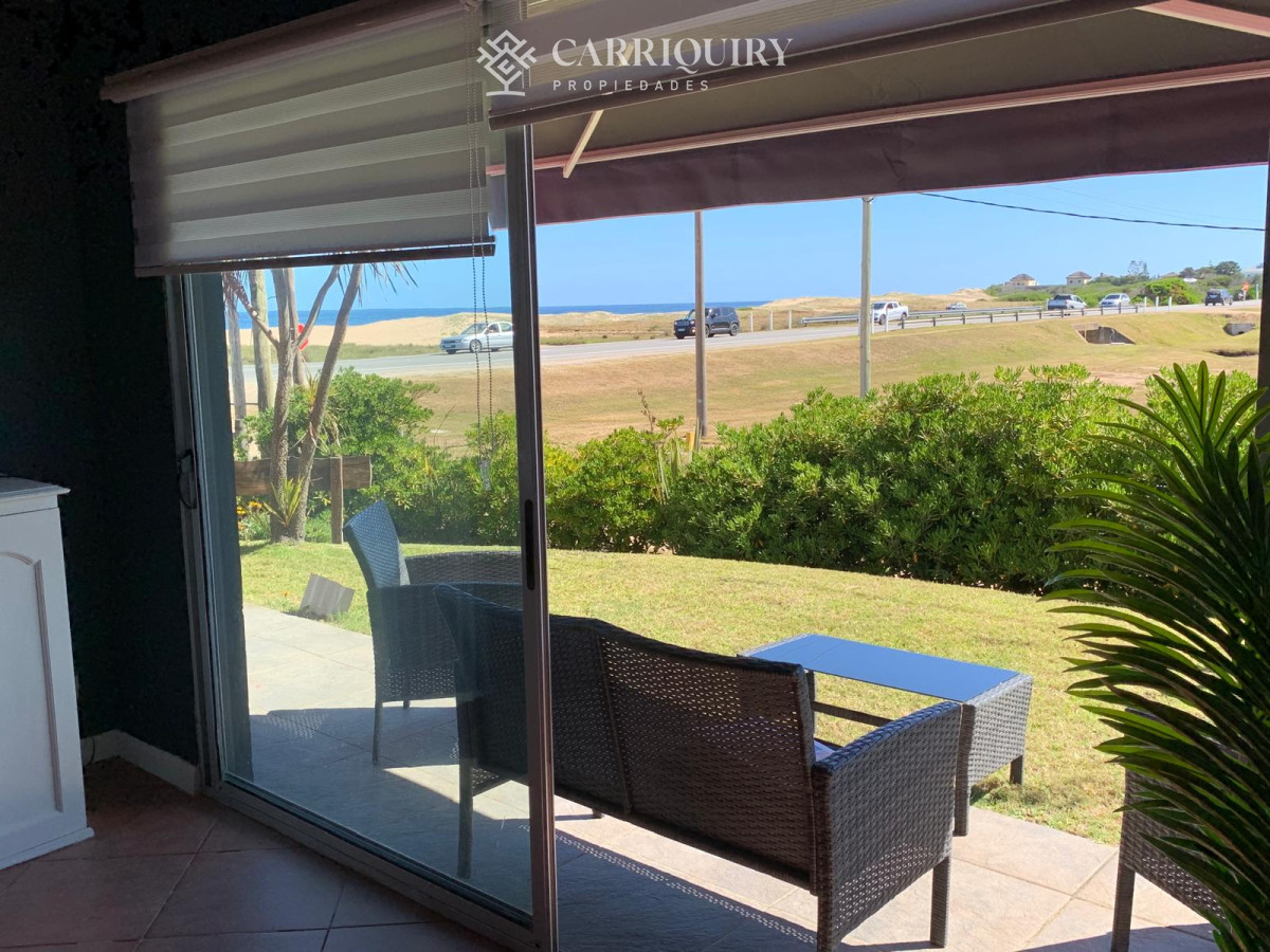 Casa ID.8066 - Casa en venta frente al mar, 3 dormitorios y piscina. Punta Piedra - Manantiales