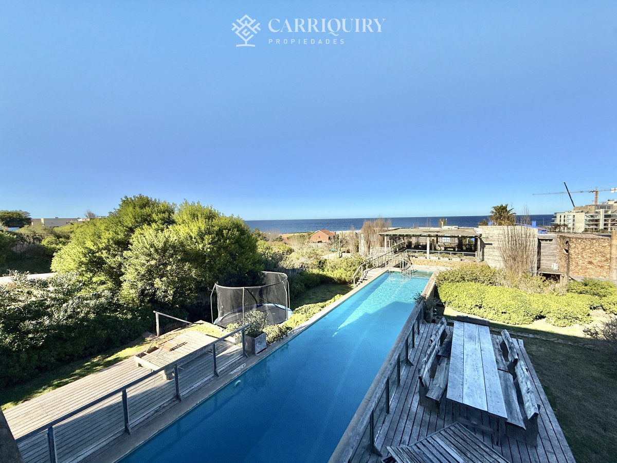 Casa ID.9058/Oportunidad-en-venta-a-estrenar-a-300-mtrs-del-Mar-En-La-Barra-- - Casa Principal con 3 dormitorios, Pisicina, Gimnasio y vista al mar en Mannatiales - El Chorro