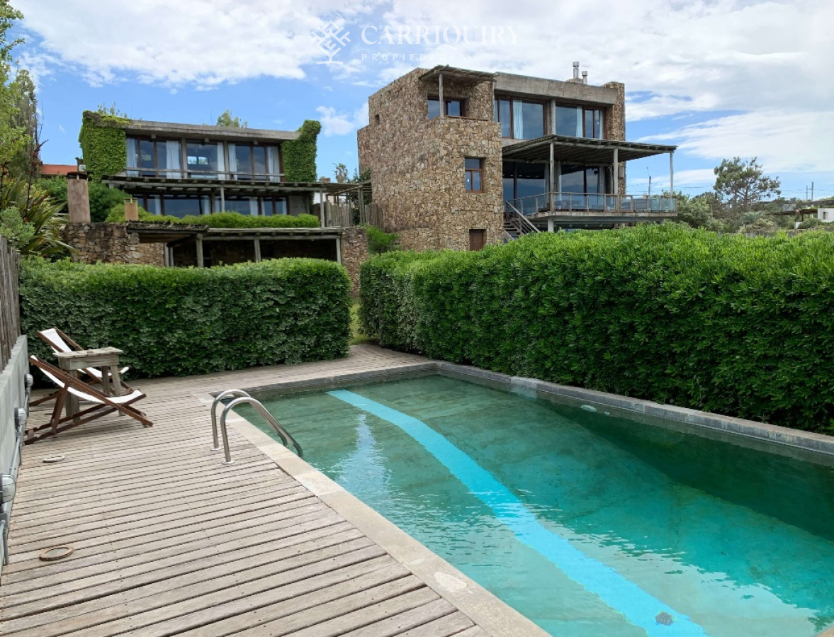 Casa ID.8025/INCREIBE-UBICACION-A-METROS-DE-PLAYA-MANSA-CASA-EN-VENTA-DE-6-DORMITORIOS- - Casa en Alquiler en Manantiales - El Chorro, 2 dormitorios en suite