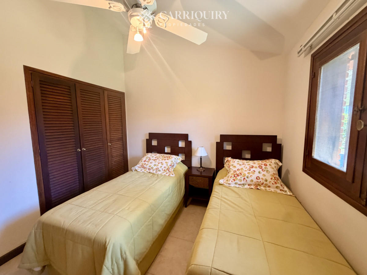 Casa ID.10637 - Casa en Venta en Playa Mansa sobre Avenida Cabildo