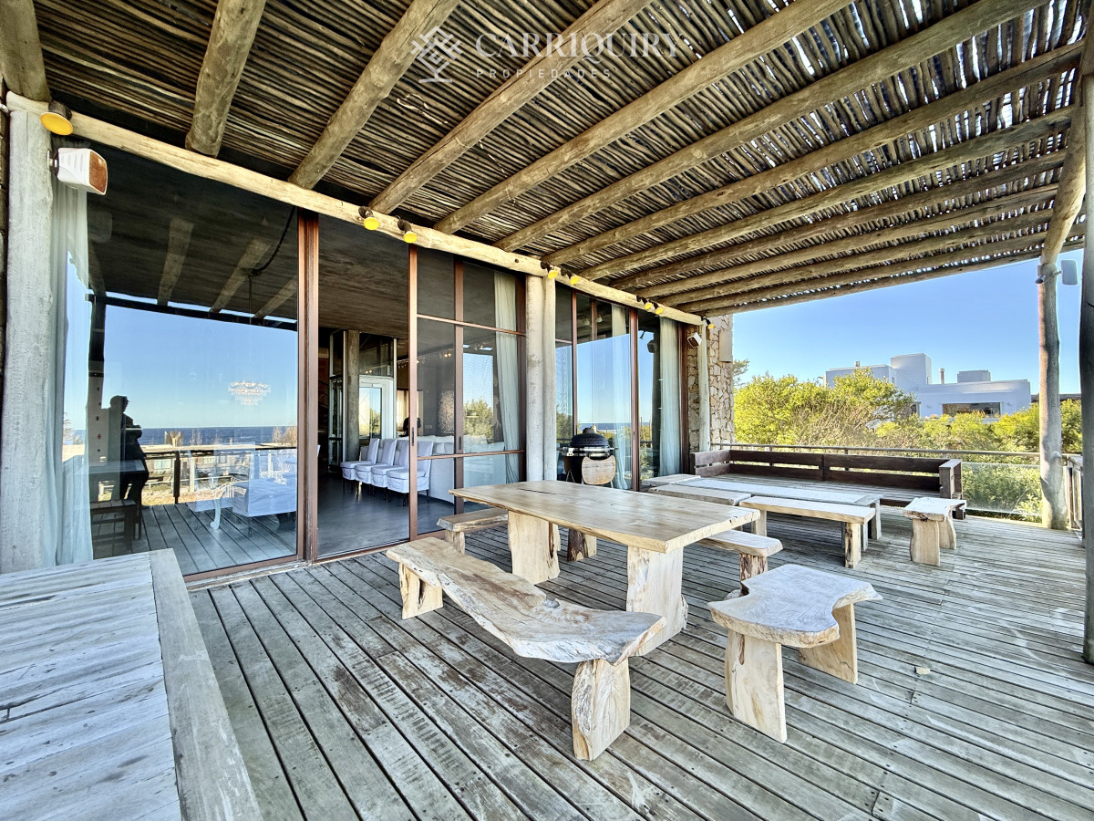 Casa ID.9058/Oportunidad-en-venta-a-estrenar-a-300-mtrs-del-Mar-En-La-Barra-- - Casa Principal con 3 dormitorios, Pisicina, Gimnasio y vista al mar en Mannatiales - El Chorro