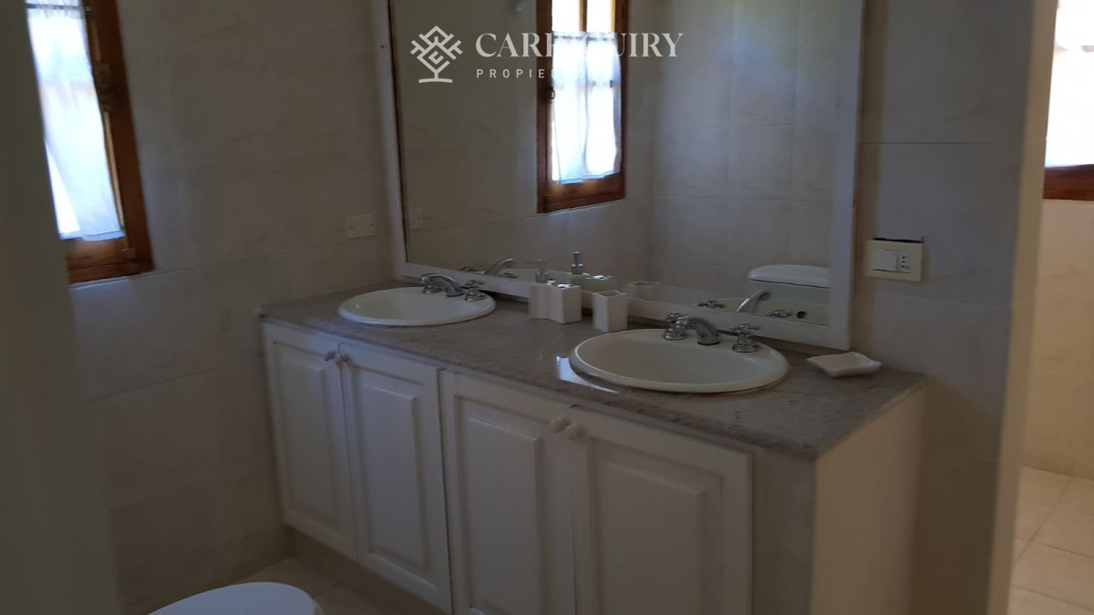 Casa ID.8019/Casa-en-alquiler-2-dormitorios-la-barra - Alquiler casa en La Barra. 5 dormitorios y 4 baños