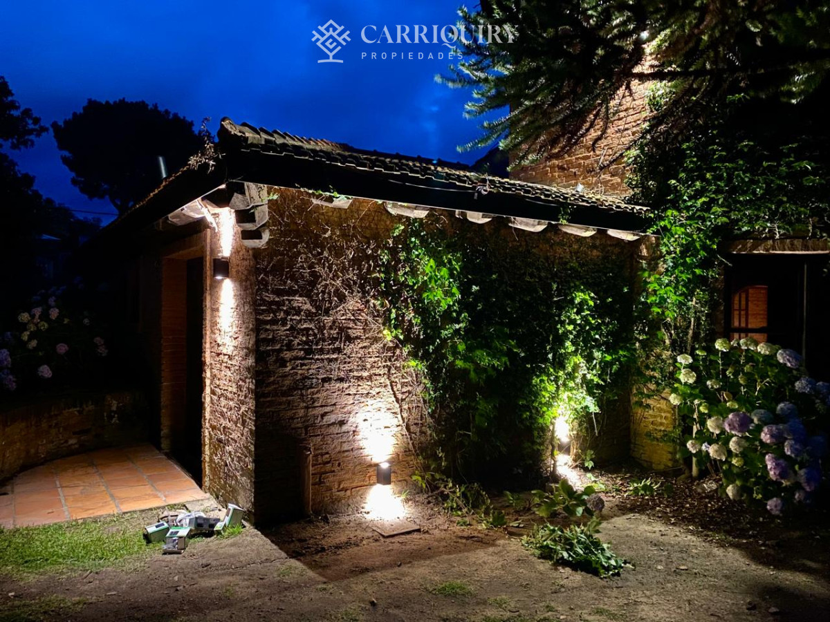 Casa ID.9040/Casa-amplia-de-4-dormitorios-en-suite-y-dependencia-de-servicio.-La-Barra--Montoya- - Casa en alquiler 4 dormitorios y dependencia. Piscina climatizada en Montoya