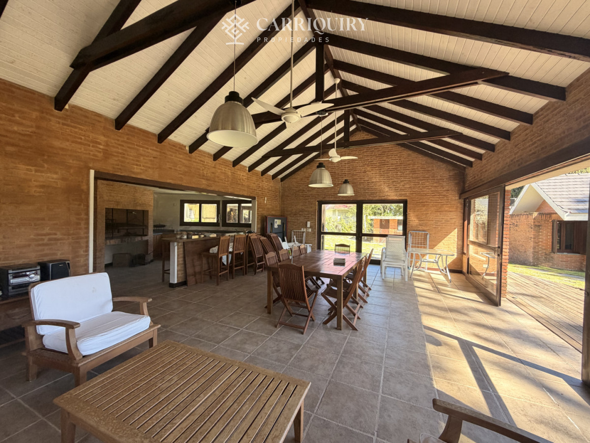 Casa ID.10637 - Casa en Venta en Playa Mansa sobre Avenida Cabildo