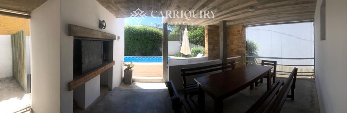 Casa ID.8111/Casa-de-tres-dormitorios-a-metros-del-mar-en-Manantiales-con-piscina-y-parrillero. - Alquiler de casa en manantiales de 3 dormitorios y 2 baños. Piscina y parrillero