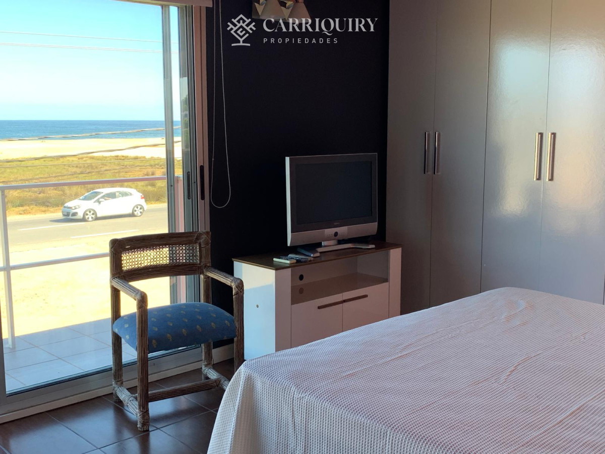 Casa ID.8066 - Casa en venta frente al mar, 3 dormitorios y piscina. Punta Piedra - Manantiales