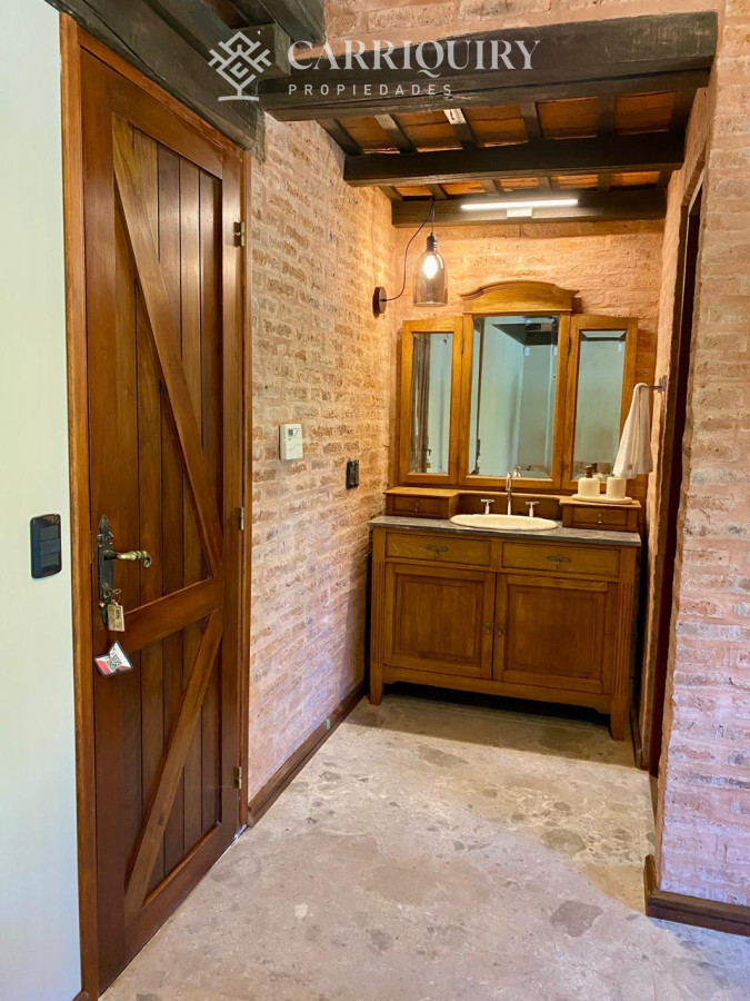 Casa ID.9040/Casa-amplia-de-4-dormitorios-en-suite-y-dependencia-de-servicio.-La-Barra--Montoya- - Casa en alquiler 4 dormitorios y dependencia. Piscina climatizada en Montoya