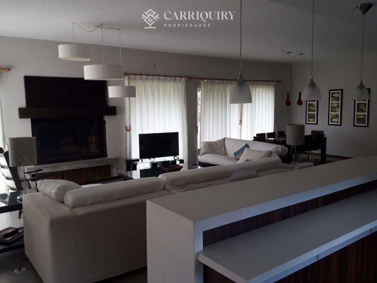 Casa ID.8126/Casa-en-alquiler-de-3-dormitorios-y-dependencia-de-servicio.-Montoya--La-Barra - Casa en alquiler en La Barra de 4 dormitorios