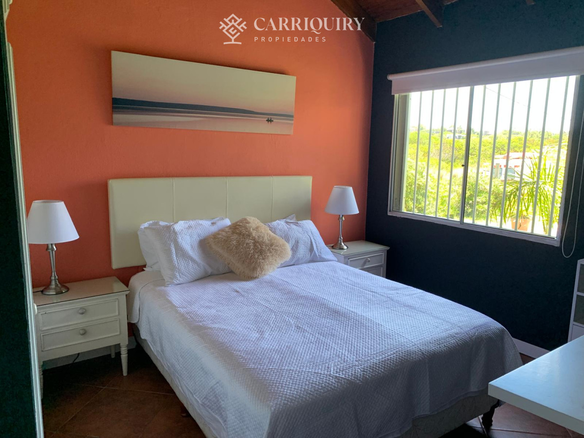Casa ID.8066 - Casa en venta frente al mar, 3 dormitorios y piscina. Punta Piedra - Manantiales