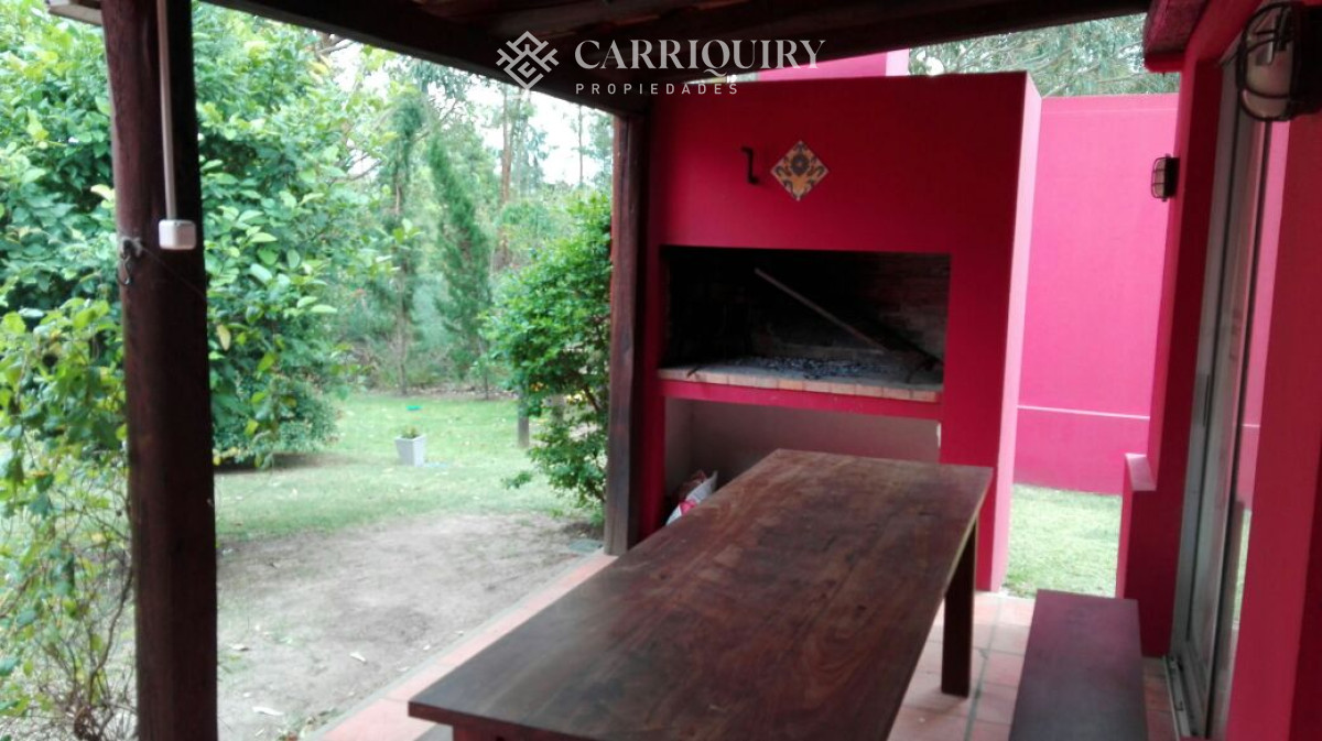 Casa ID.8226/Casa-a-pasas-de-la-playa-de-2-dormitorios.-Alquiler-temporario - Casa de 3 dormitorios en alquiler en La Barra
