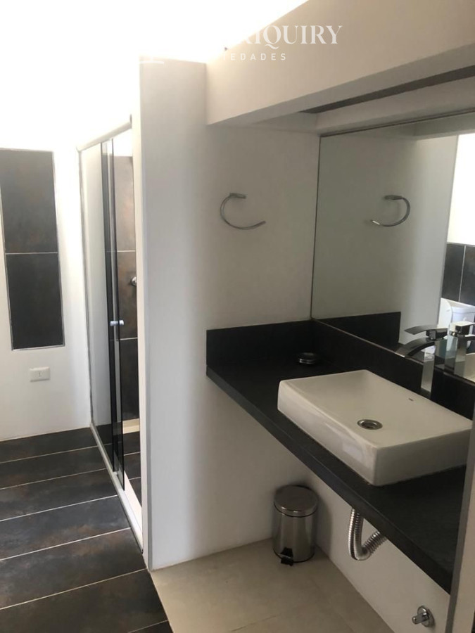 Casa ID.8111/Casa-de-tres-dormitorios-a-metros-del-mar-en-Manantiales-con-piscina-y-parrillero. - Alquiler de casa en manantiales de 3 dormitorios y 2 baños. Piscina y parrillero
