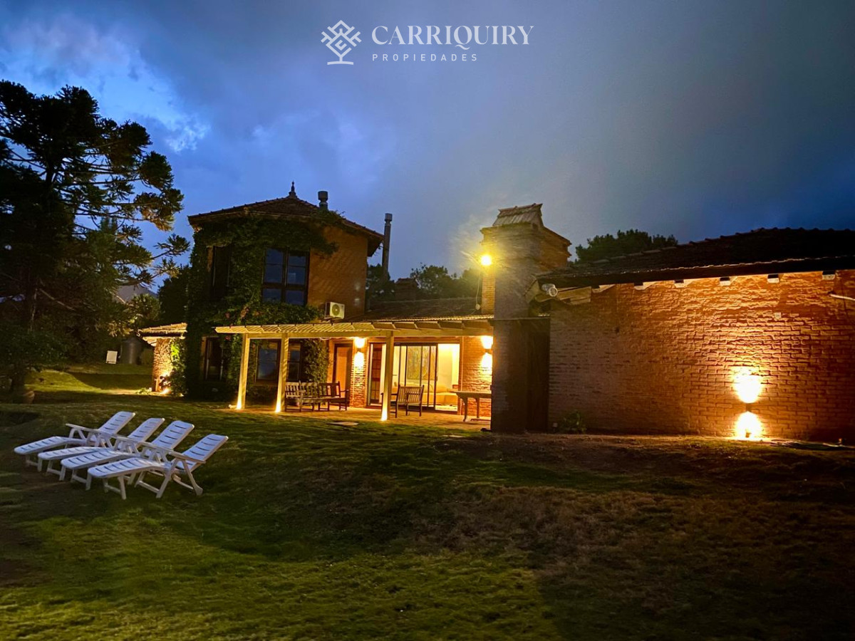 Casa ID.9040/Casa-amplia-de-4-dormitorios-en-suite-y-dependencia-de-servicio.-La-Barra--Montoya- - Casa en alquiler 4 dormitorios y dependencia. Piscina climatizada en Montoya