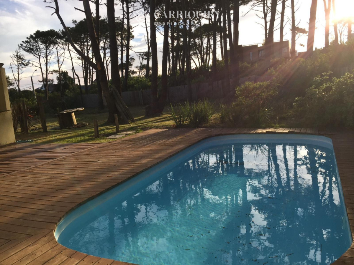 Casa ID.124/Casa-en-alquiler-4-dormitorios-con-piscina-en-Montoya - Casa en venta  Montoya 6 dormitorios