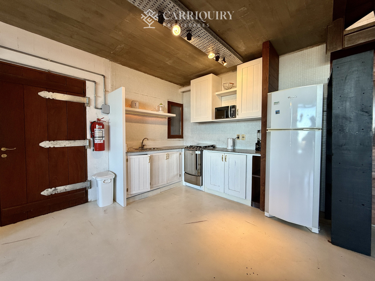 Casa ID.8025/INCREIBE-UBICACION-A-METROS-DE-PLAYA-MANSA-CASA-EN-VENTA-DE-6-DORMITORIOS- - Casa en Alquiler en Manantiales - El Chorro, 2 dormitorios en suite