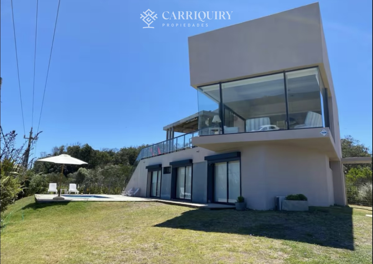 Casa ID.9014 - Casa a la venta en Santa Monica, 3 dormitorios en suite