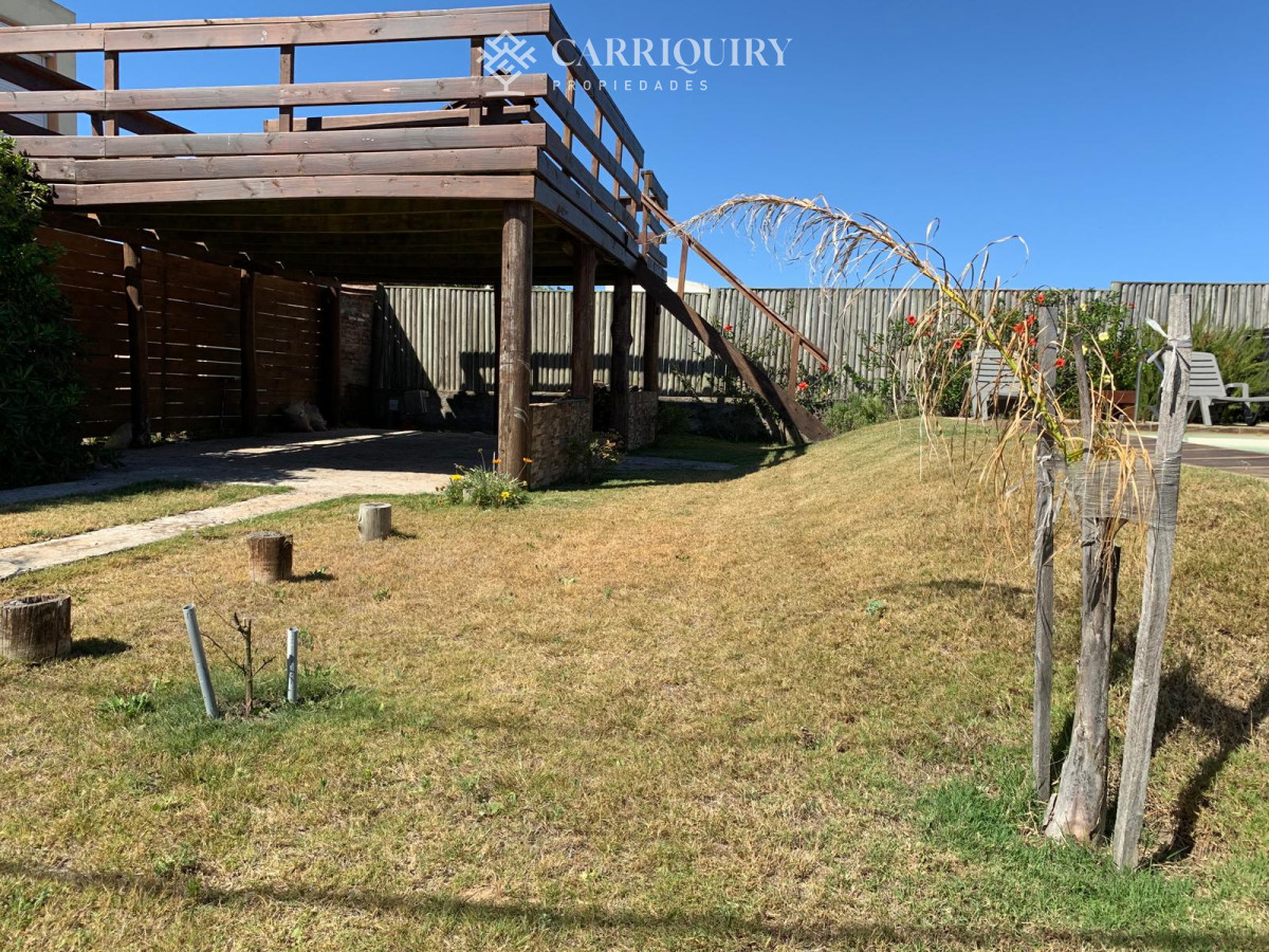 Casa ID.8066 - Casa en venta frente al mar, 3 dormitorios y piscina. Punta Piedra - Manantiales