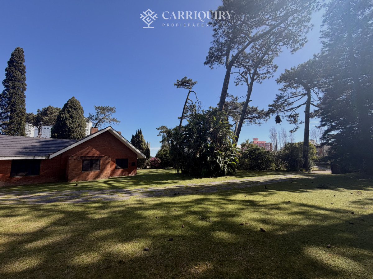 Casa ID.10637 - Casa en Venta en Playa Mansa sobre Avenida Cabildo