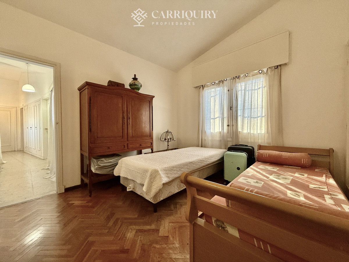 Casa ID.9087 - OPORTUNIDAD CASA EN PLAYA MANSA EN 4 DORMITORIOS ZONA CON POTENCIAL COMERCIAL