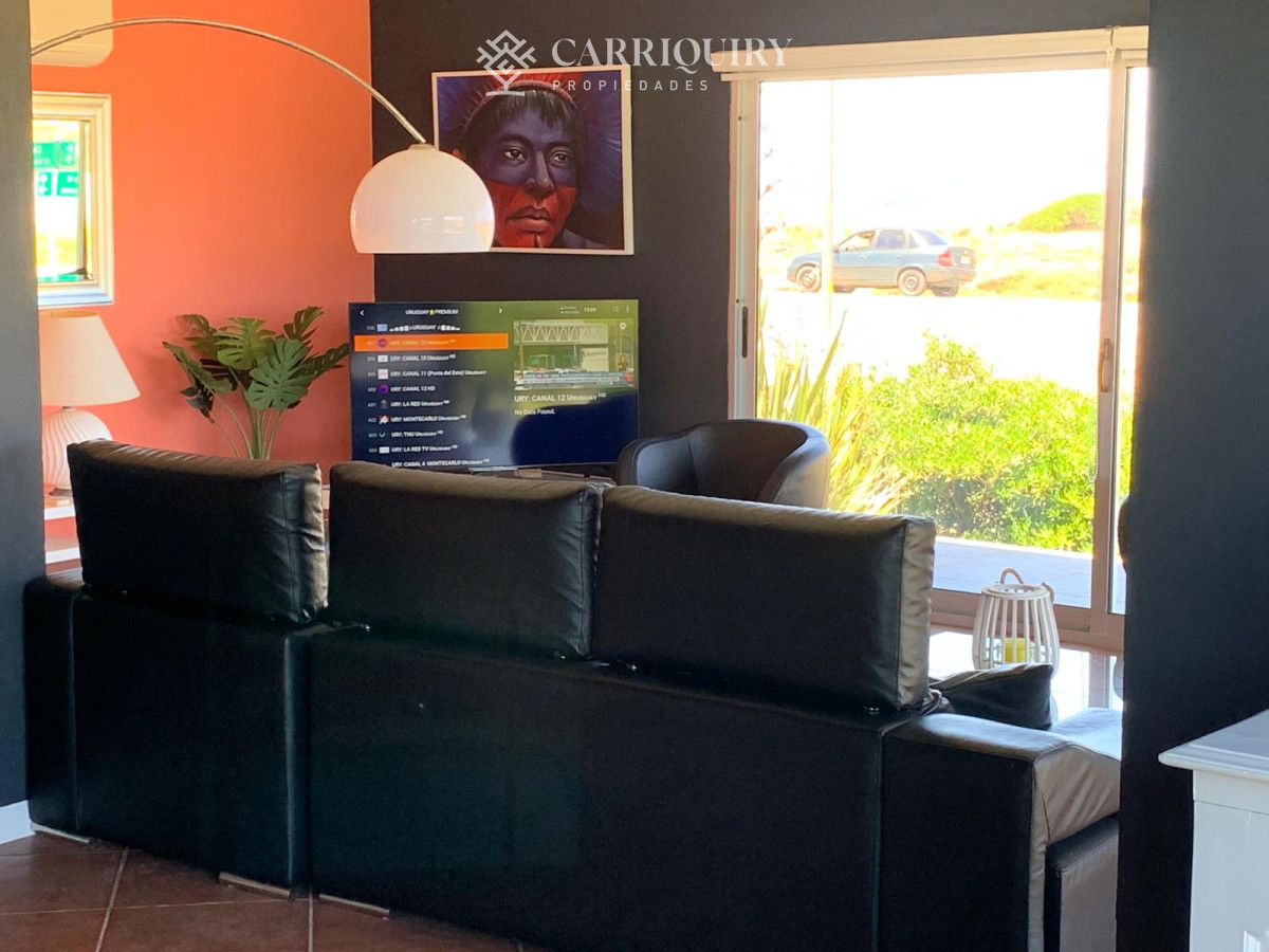 Casa ID.8066 - Casa en venta frente al mar, 3 dormitorios y piscina. Punta Piedra - Manantiales