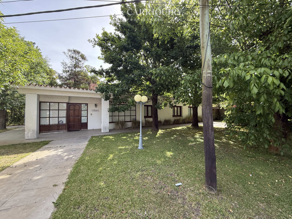 Casa ID.9295/Casa-en-alquiler-temporario-Montoya-3-dormitorios - Casa en ubicación inigualable en Parada 6 - Potencial comercial único. IDEAL CLINICA ODONTOLOGICA