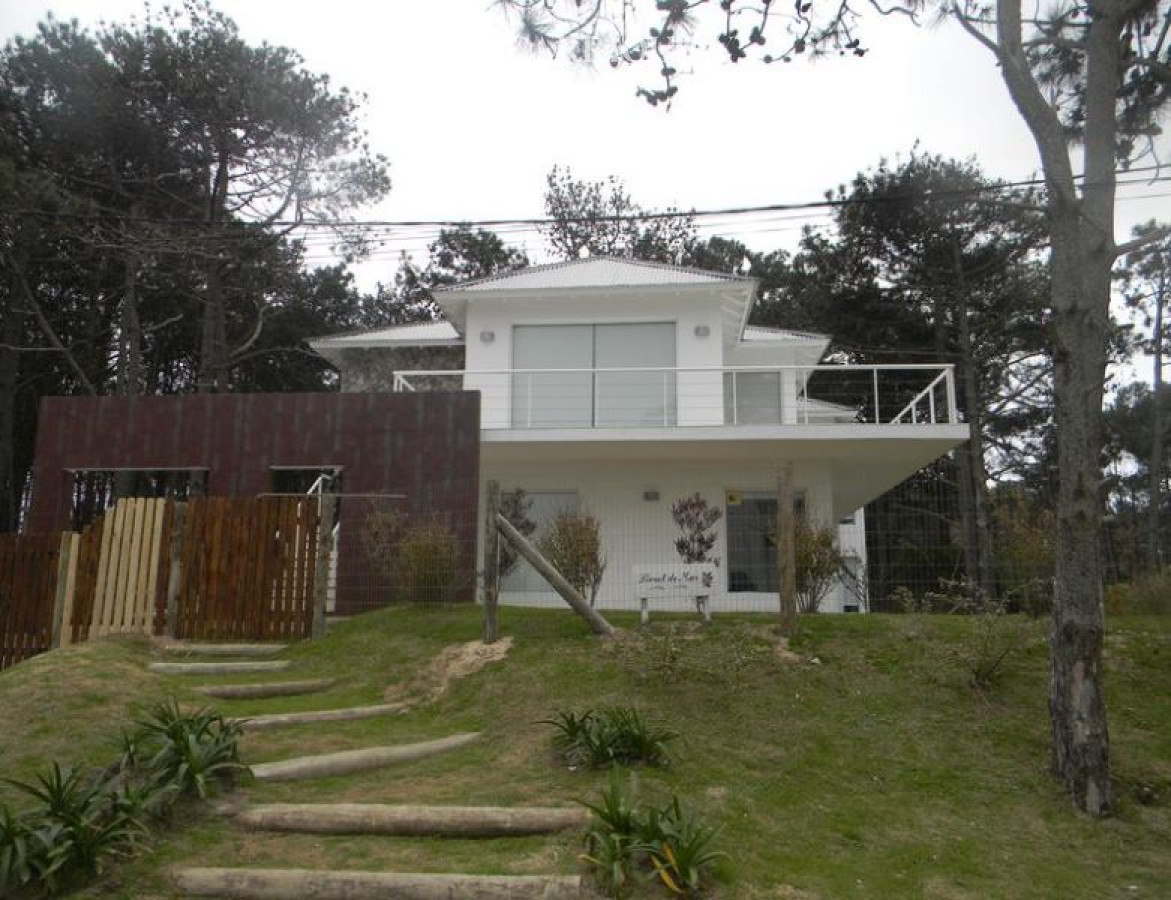 Casa ID.124/Se-Vende-Casa-Nueva-en-Altos-de-Punta-de-Piedra - Casa en venta  Montoya 6 dormitorios