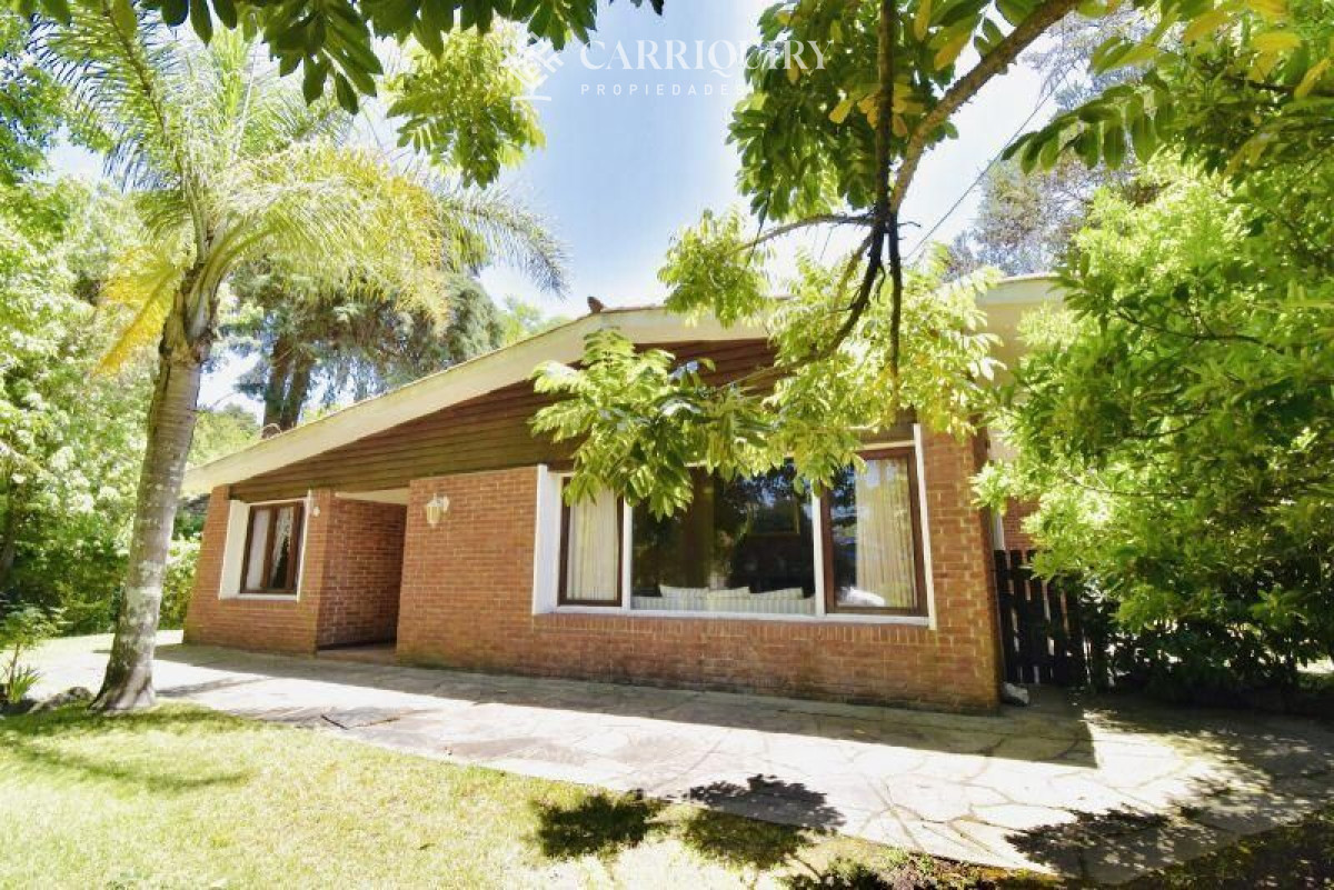 Casa ID.2527/Alquiler-temporario-de-Casa-3-DORMITORIOS-y-dependencia-en-Playa-Mansa,-Punta-del-Este - Casa en alquiler temporario Playa Mansa 3 dormitorios