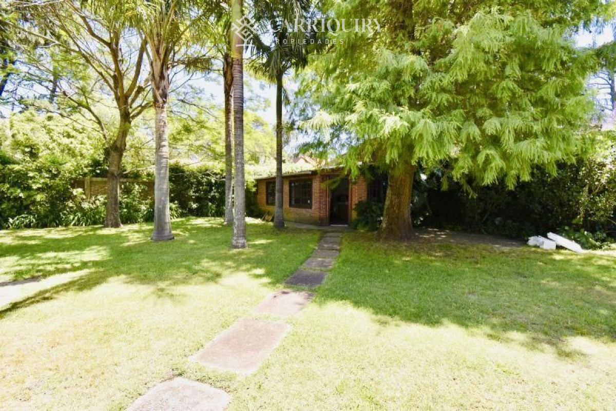Casa ID.2527/Alquiler-temporario-de-Casa-3-DORMITORIOS-y-dependencia-en-Playa-Mansa,-Punta-del-Este - Casa en alquiler temporario Playa Mansa 3 dormitorios