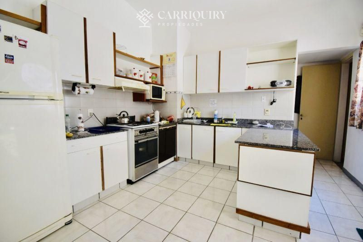 Casa ID.2527/Alquiler-temporario-de-Casa-3-DORMITORIOS-y-dependencia-en-Playa-Mansa,-Punta-del-Este - Casa en alquiler temporario Playa Mansa 3 dormitorios