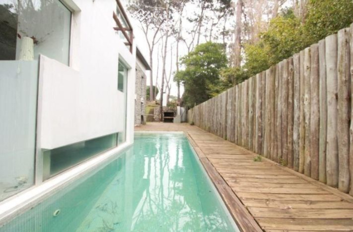 Casa ID.3288/Casa-en-venta-de-3-dormitorios,-Montoya--La-Barra - Casa en alquiler temporario Playa Montoya 3 dormitorios