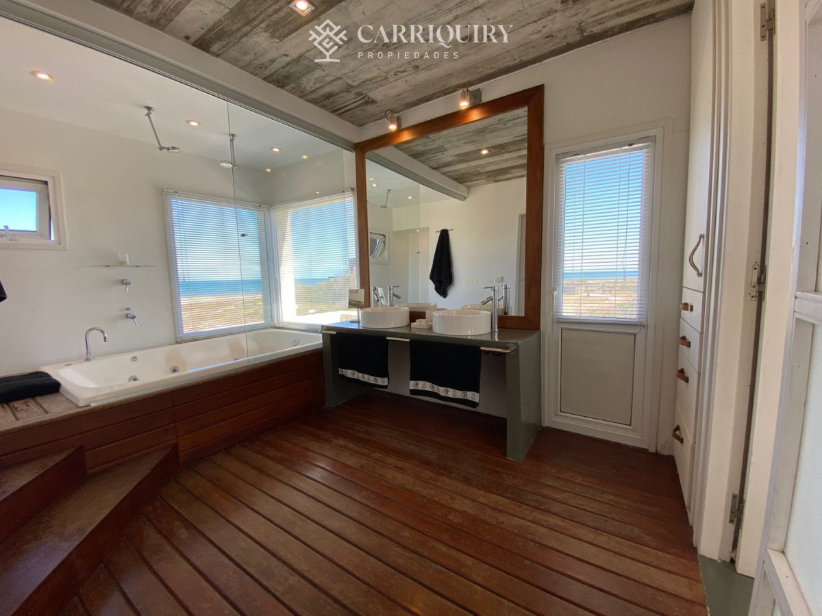 Casa ID.3394/Casa-en-venta-Pinar-Del-Faro-5-dormitorios - Venta Casa 4 dormitorios en Santa Monica, Maldonado