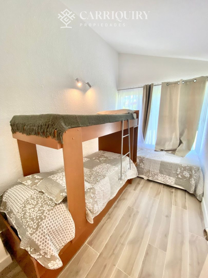 Casa ID.3953/Casa-en-alquiler-temporario-Playa-Mansa-3-dormitorios - Casa en alquiler temporario Playa Mansa 4 dormitorios