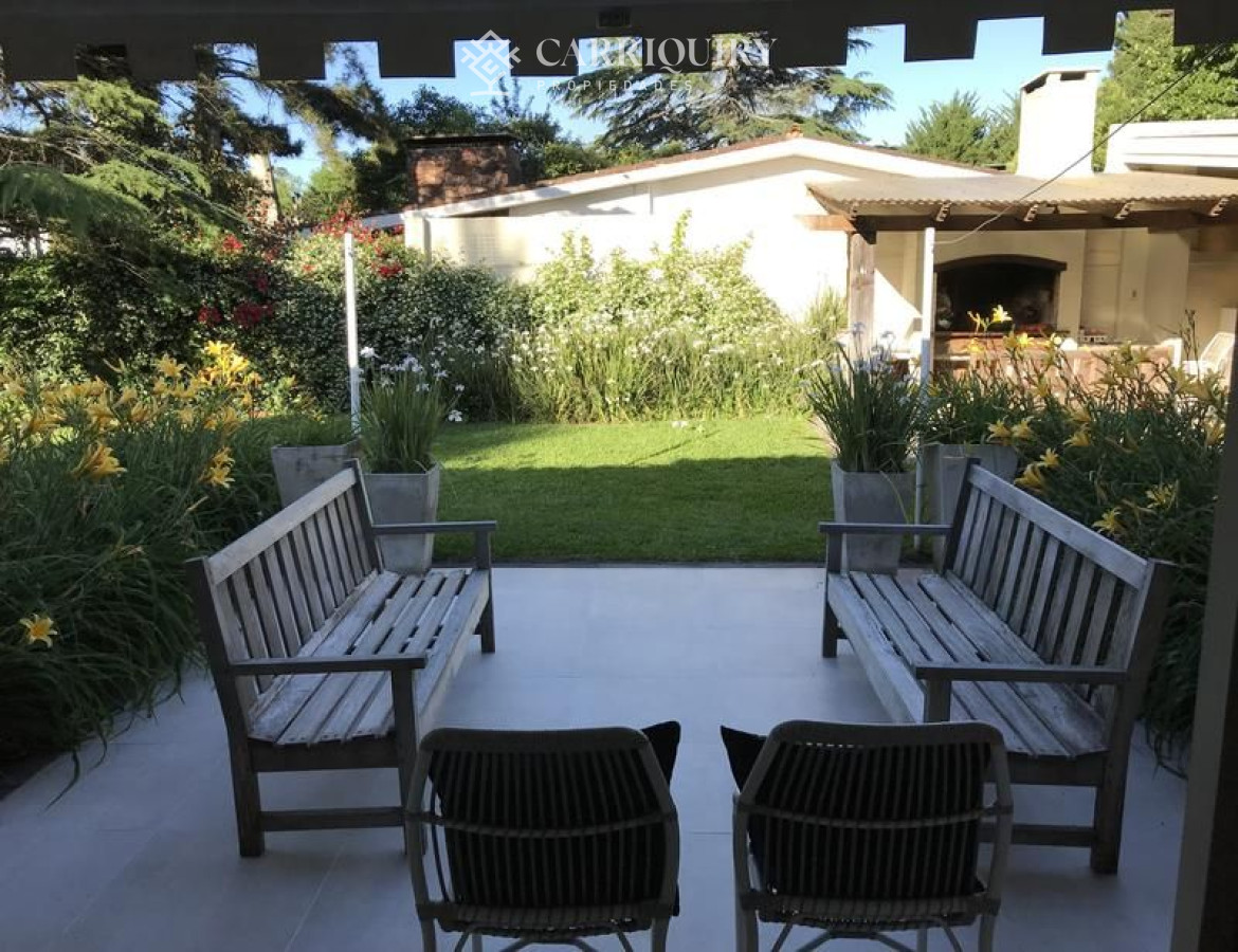 Casa ID.4055/Casas-en-Alquiler--Carriquiry--Propiedades - Casa en venta Cantegril 4 dormitorios