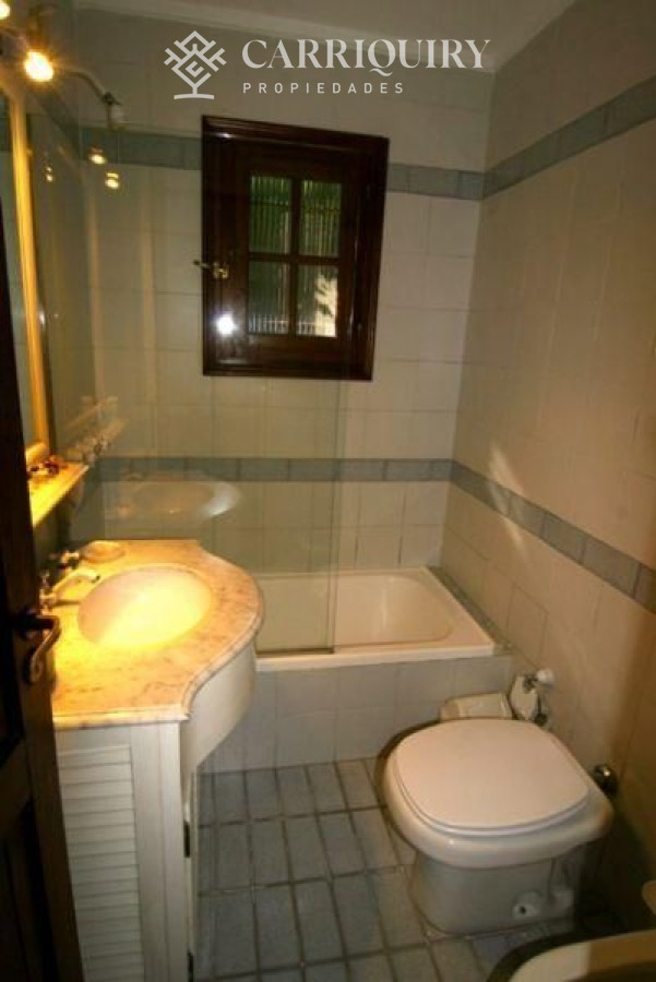 Casa ID.4077/Punta-del-Este,-gran-residencia-en-mansa,-6-dormitorios-y-piscina-climatizada. - Casa en venta Playa Mansa 4 dormitorios