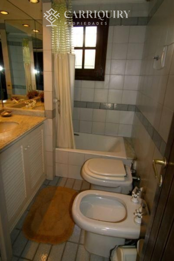 Casa ID.4077/Punta-del-Este,-gran-residencia-en-mansa,-6-dormitorios-y-piscina-climatizada. - Casa en venta Playa Mansa 4 dormitorios