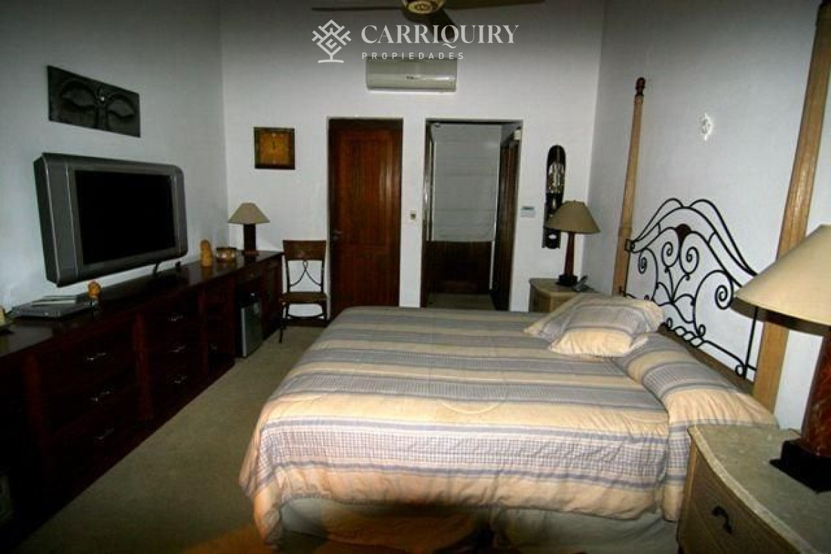 Casa ID.4077/Punta-del-Este,-gran-residencia-en-mansa,-6-dormitorios-y-piscina-climatizada. - Casa en venta Playa Mansa 4 dormitorios