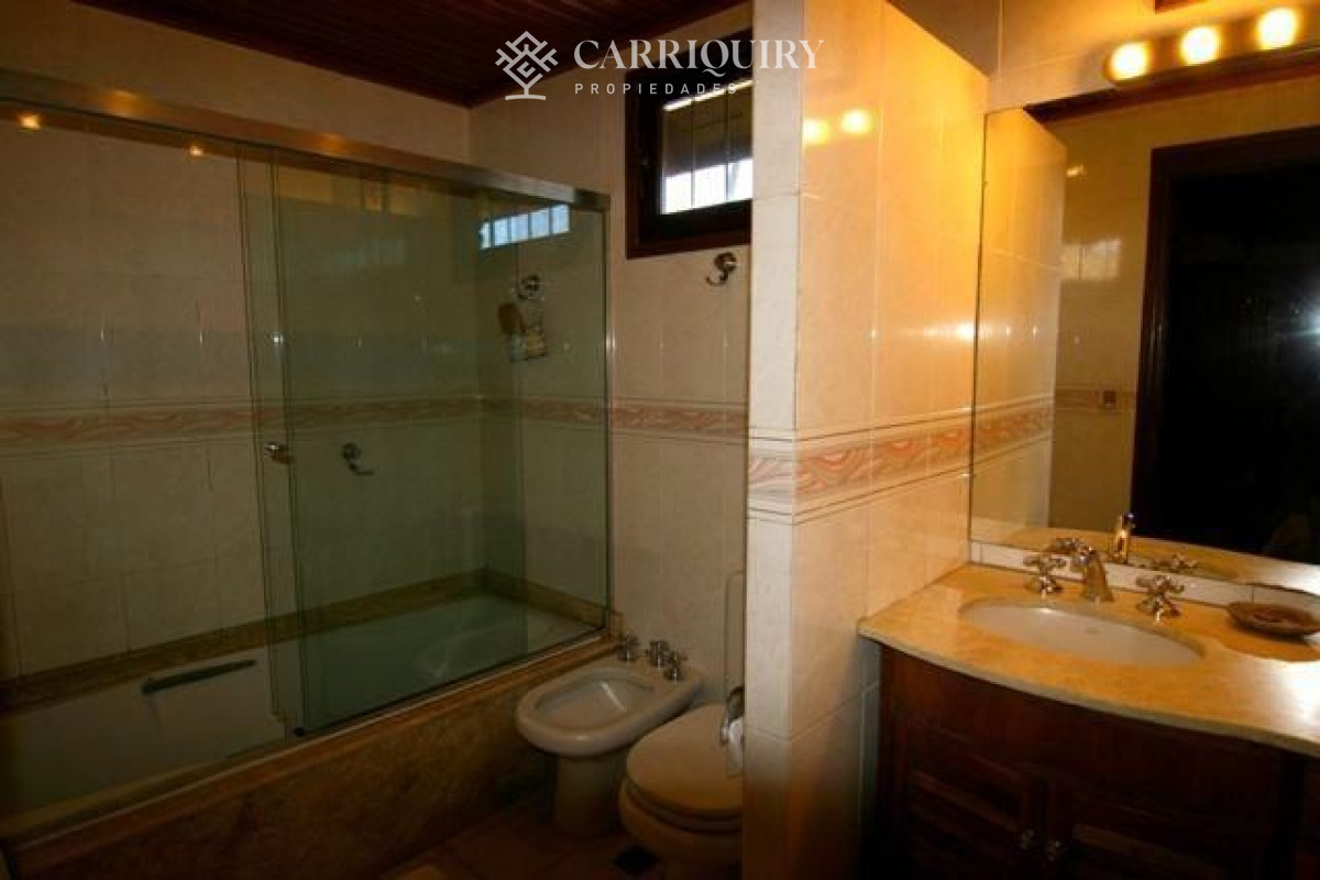 Casa ID.4077/Punta-del-Este,-gran-residencia-en-mansa,-6-dormitorios-y-piscina-climatizada. - Casa en venta Playa Mansa 4 dormitorios