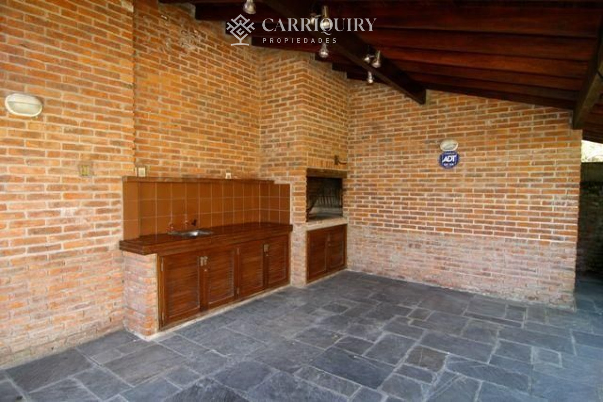Casa ID.4077/Punta-del-Este,-gran-residencia-en-mansa,-6-dormitorios-y-piscina-climatizada. - Casa en venta Playa Mansa 4 dormitorios