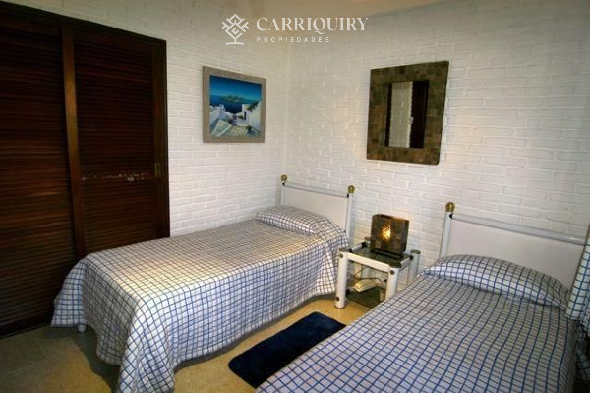 Casa ID.4077/Punta-del-Este,-gran-residencia-en-mansa,-6-dormitorios-y-piscina-climatizada. - Casa en venta Playa Mansa 4 dormitorios