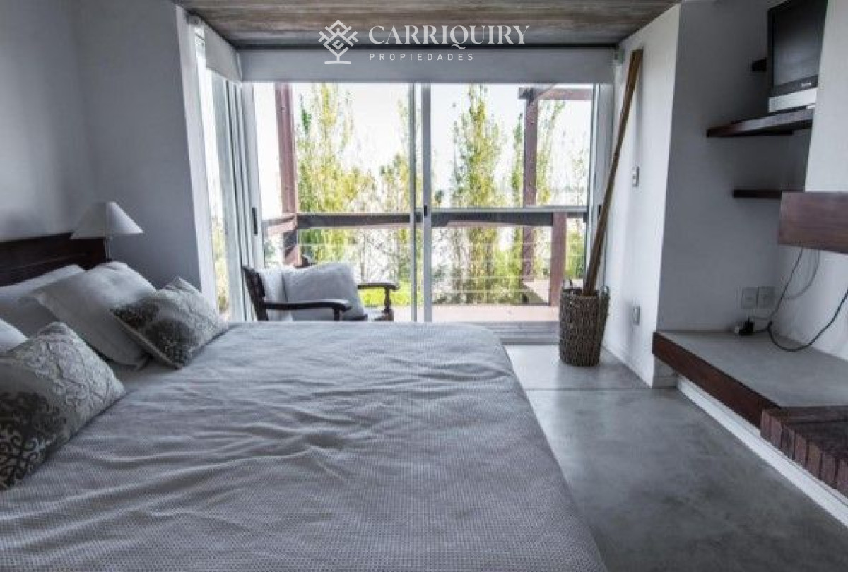 Casa ID.4237/Excelente-propiedad-de-3-dormitorios-a-pocos-metros-del-mar-en-Montoya - Casa en venta 5 dormitorios