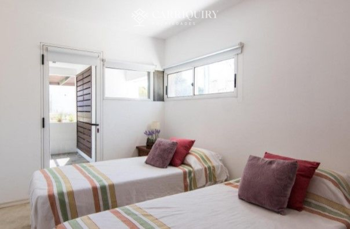 Casa ID.4237/Excelente-propiedad-de-3-dormitorios-a-pocos-metros-del-mar-en-Montoya - Casa en venta 5 dormitorios
